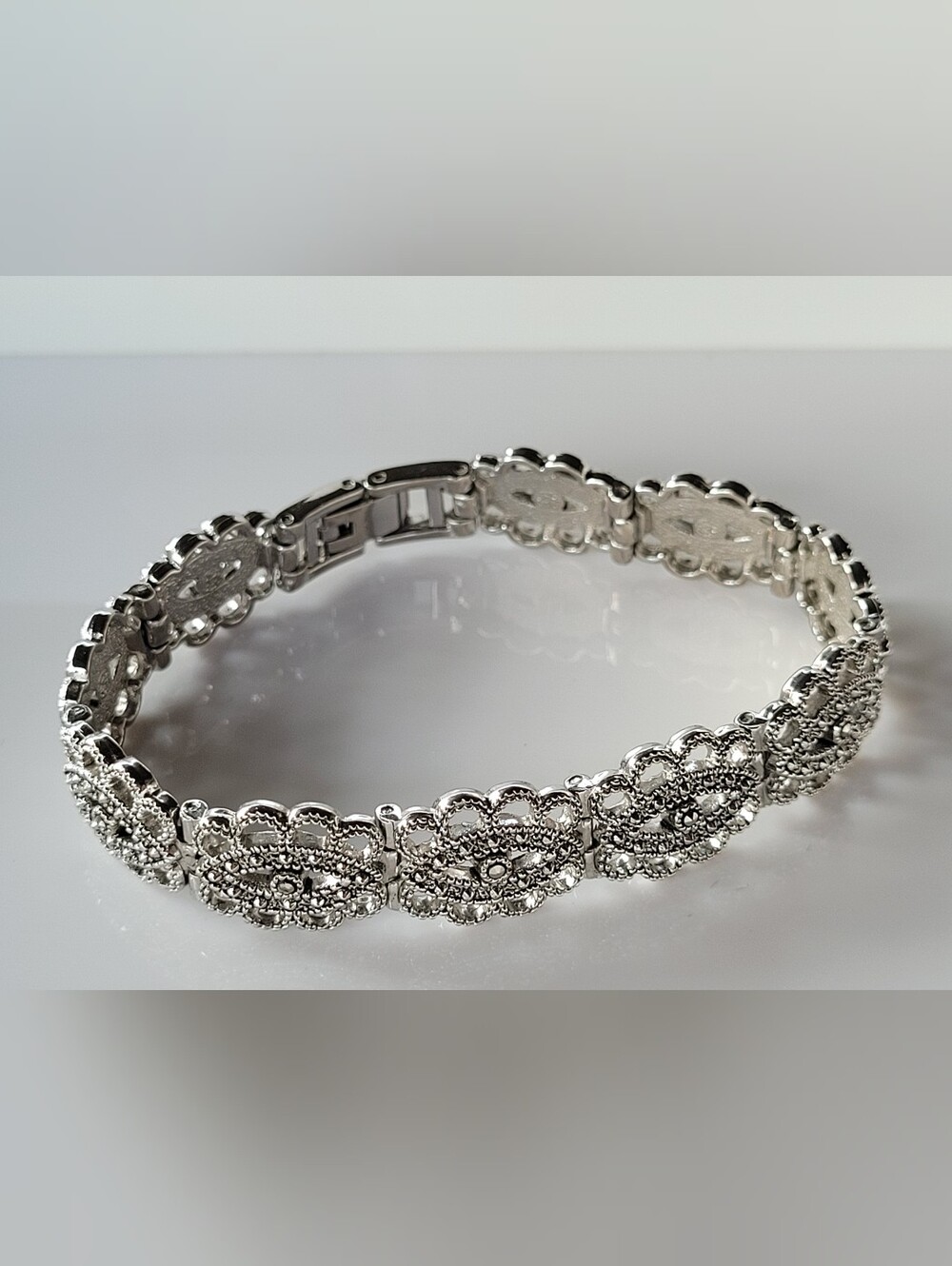 Vintage Art Deco Style Silver Tone Filigree Bracelet - Like-New
